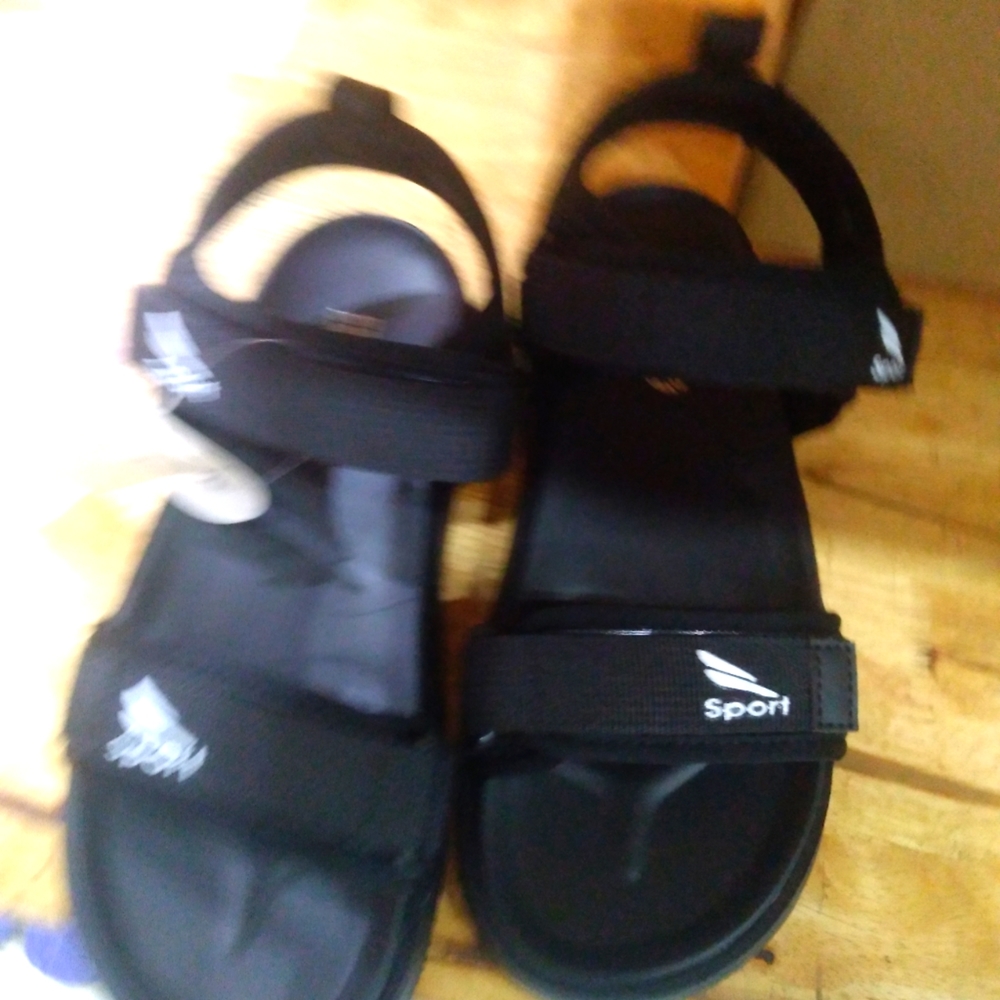 Fashionable, graceful sandal